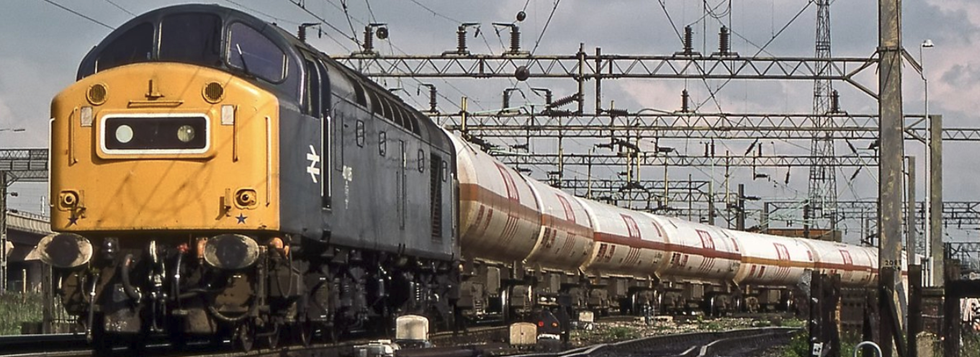 Class 47 diesel with a rake of BOC tank wagons