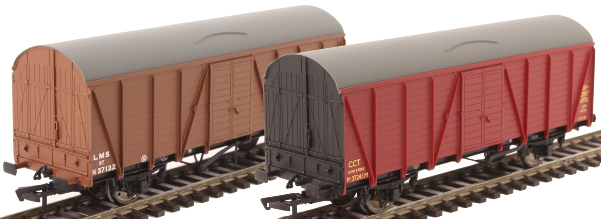 Hornby OO Gauge (1:76 Scale) LMS CCT covered carriage truck