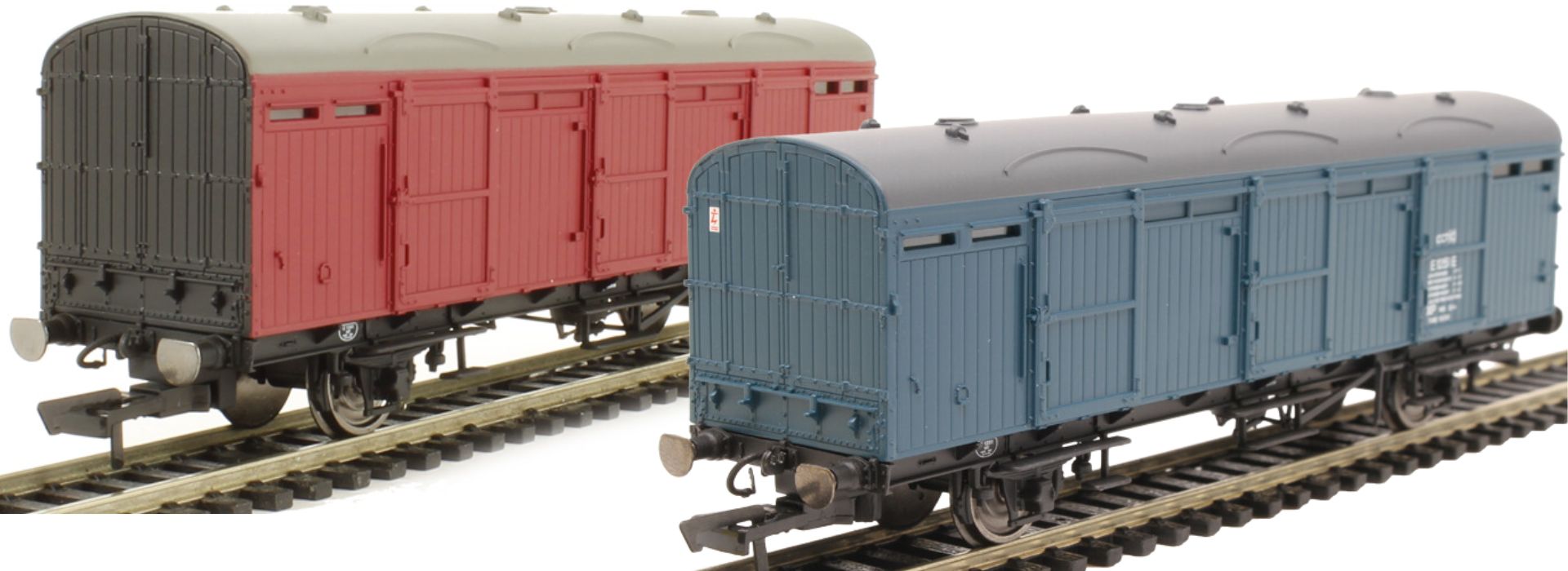 Hornby OO Gauge (1:76 Scale) LNER CCT covered carriage truck