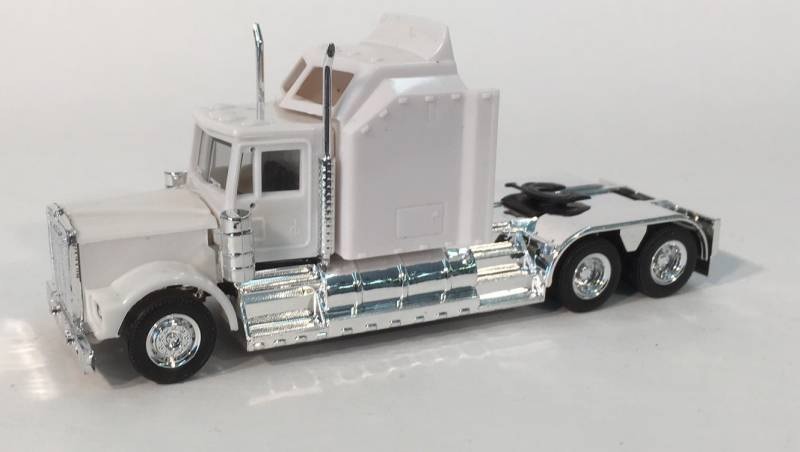 Herpa 035234HRA New Kenworth W-900, Unpainted