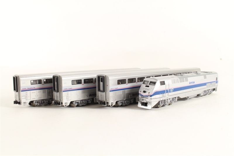 Kato 106-0015 Amtrak P42 Superliner Starter Set, with 3 Cars, Power Pack