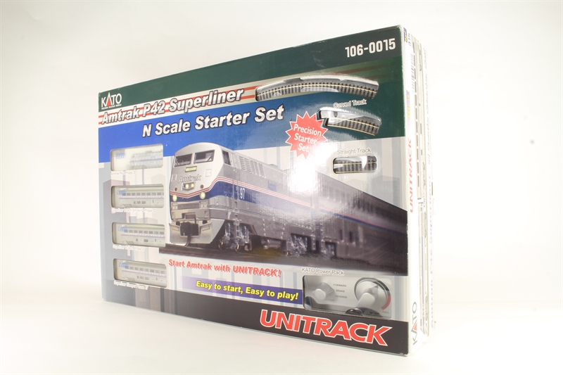 Kato 106-0015 Amtrak P42 Superliner Starter Set, with 3 Cars, Power Pack