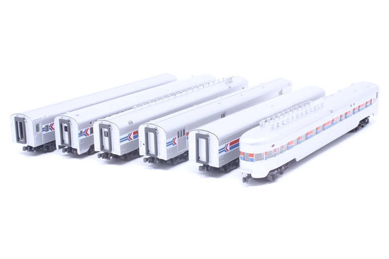 Kato 106-011 Smoothside passenger cars of Amtrak - silver with red, white