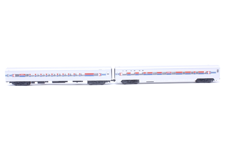 Kato 106-021 Smoothside passenger cars of Amtrak - silver with red, white