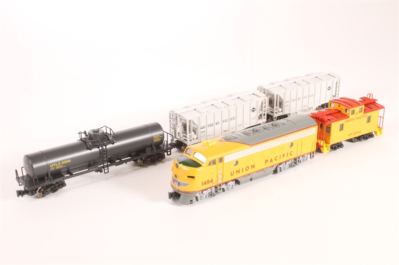 KATO 106-0423 EMD Northern Pacific 2両 Kato 106-6272 Freight Train Pack, including EMD F7 #1464