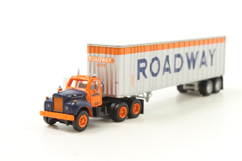 Athearn 12194 Mack R tractor & trailer 'Roadway' - Hattons