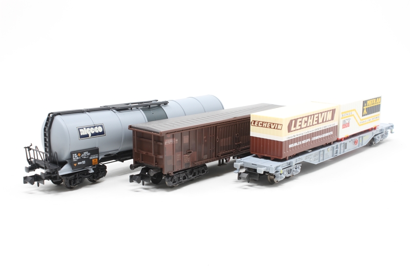 Minitrix 15147 Three Wagon Pack (Tank Wagon, Container - Hattons
