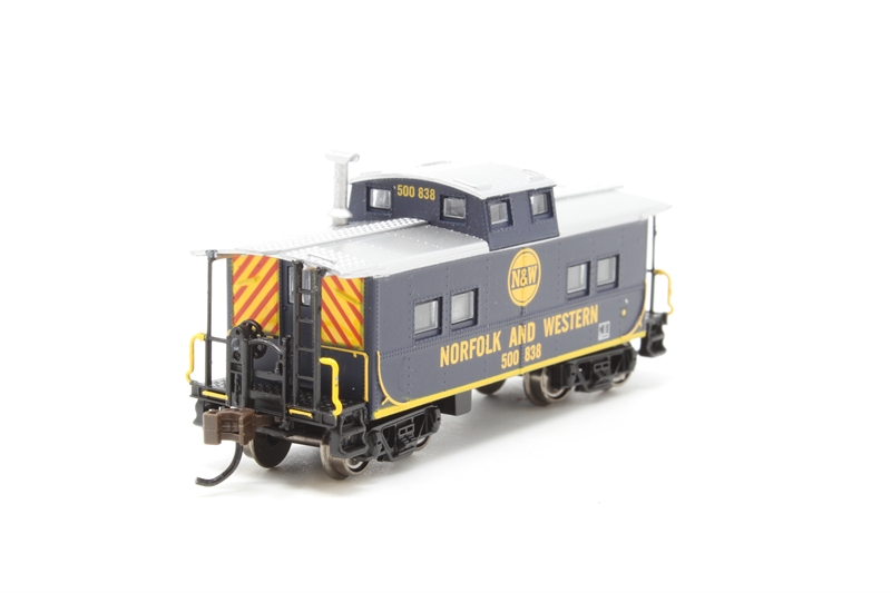 Bachmann USA 16863BUS Cupola NE steel caboose of the Norfolk & Western