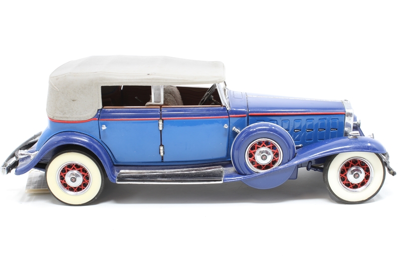Franklin Mint 1932V16-FRA 1932 Cadillac V16 in blue