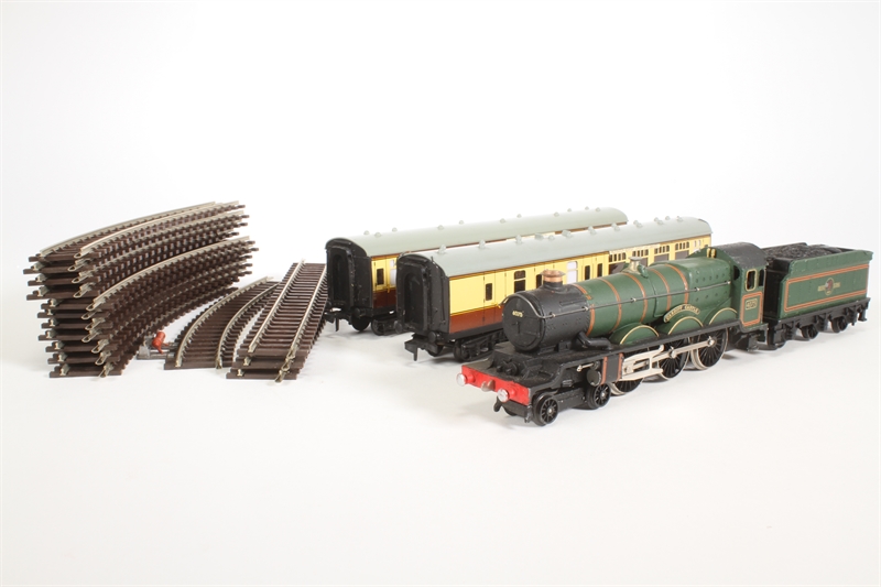 Hornby Dublo 2021Dublo 'The Red Dragon' Passenger Set - Hattons