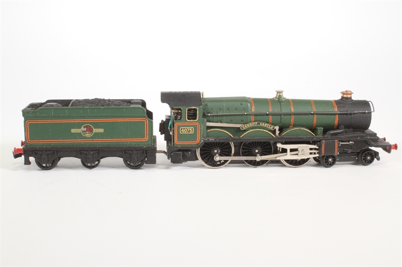 Hornby Dublo 2021Dublo 'The Red Dragon' Passenger Set - Hattons