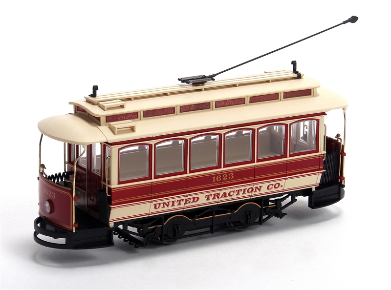 Bachmann USA 25128BAC Closed Street Car United Traction - Hattons