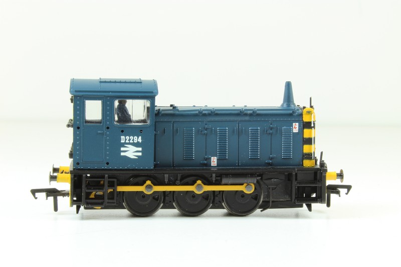 Bachmann Branchline 31-336BLN Class 04 Shunter D2394 in BR - Hattons