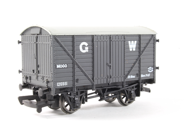 Mainline OO Gauge (1:76 Scale) GWR 12 ton Mogo van