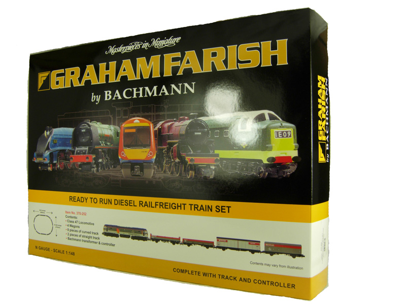 Graham Farish 370-252 Diesel Railfreight set with a Class - Hattons