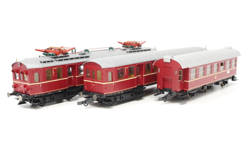 Roco 43065ROC ET85 3-car railcar set of the DB - Hattons