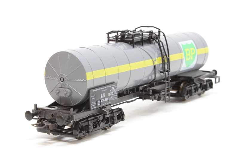 Roco 4356B Single-dome tank car 'BP' of the DB