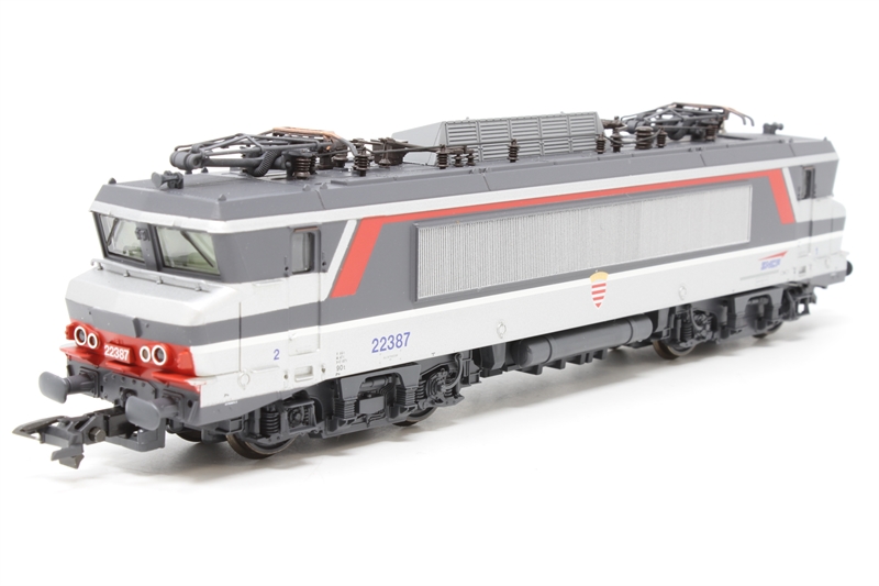 Roco 43780 Class BB 22387 of the SNCF - Hattons