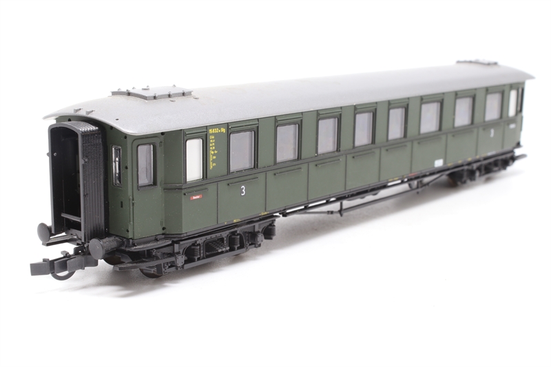 Roco 44538 3rd Class Coach, type C4ue in green of the DB - Hattons