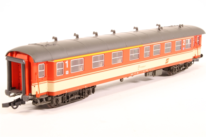 Roco 44573 1st/2nd Class Composite Express Coach of the - Hattons