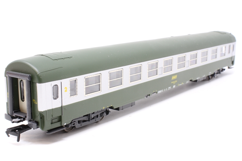 Roco 44609 2nd Class Passenger coach of the French SNCF