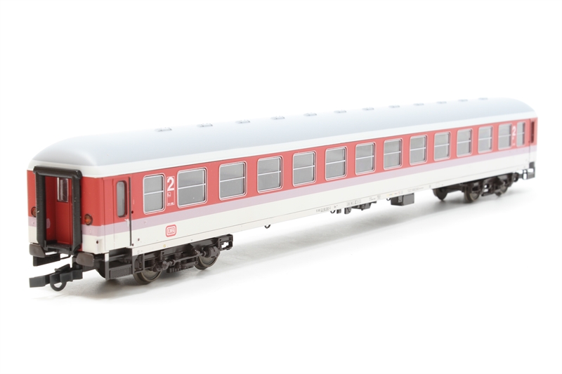 Roco 44786 type Bm 2nd class passenger car of the DB 51 80