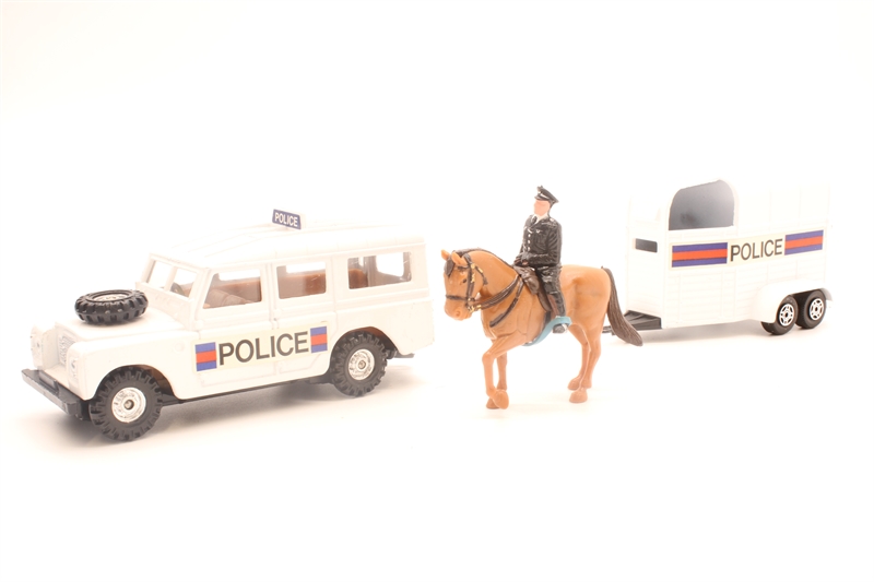 Corgi 44COR-Horse Mounted Police set - Land Rover Defender - Hattons