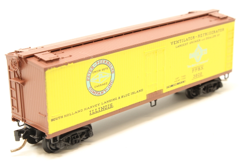 MicroTrains 47040 40' wood sheathed horizontal brake wheel reefer of the