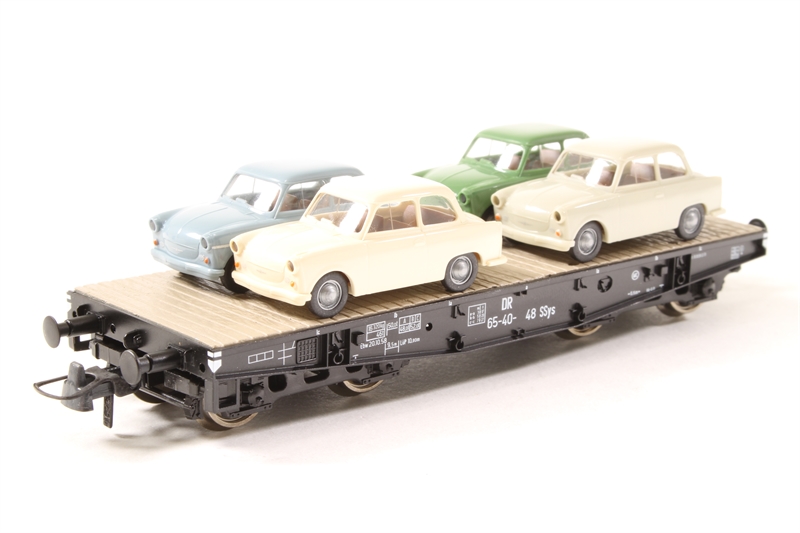 Roco 47743 Flat Wagon with Car Load of the German DR - Hattons