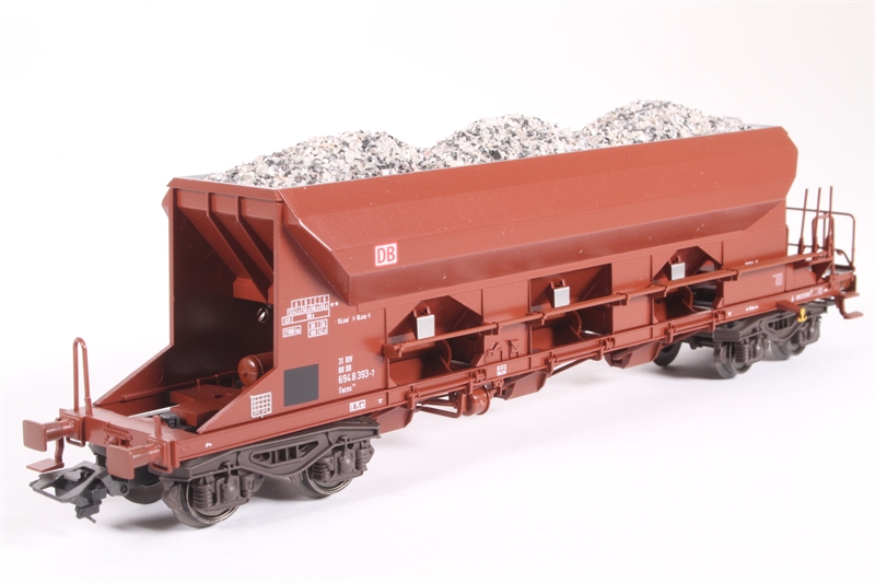 Marklin Hopper Marklin 48102 Self-Unloading Hopper with Ballast Load of - Hattons