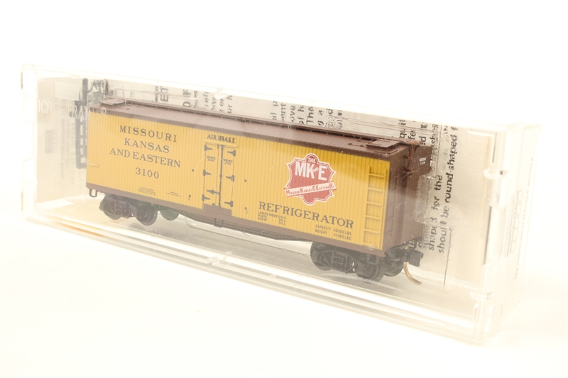 MicroTrains 49360 40' wood sheathed vertical brake wheel reefer of the