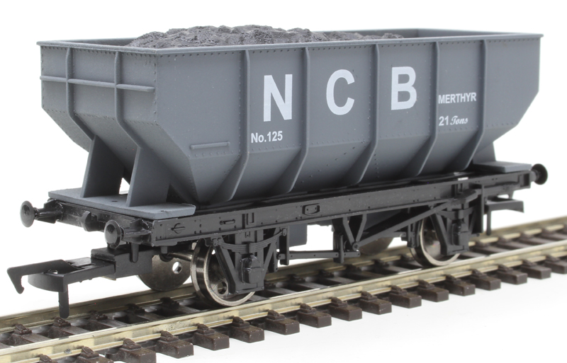 Airfix GMR (Great Model Railways) OO Gauge (1:76 Scale) 21 ton mineral hopper BR/ LNER