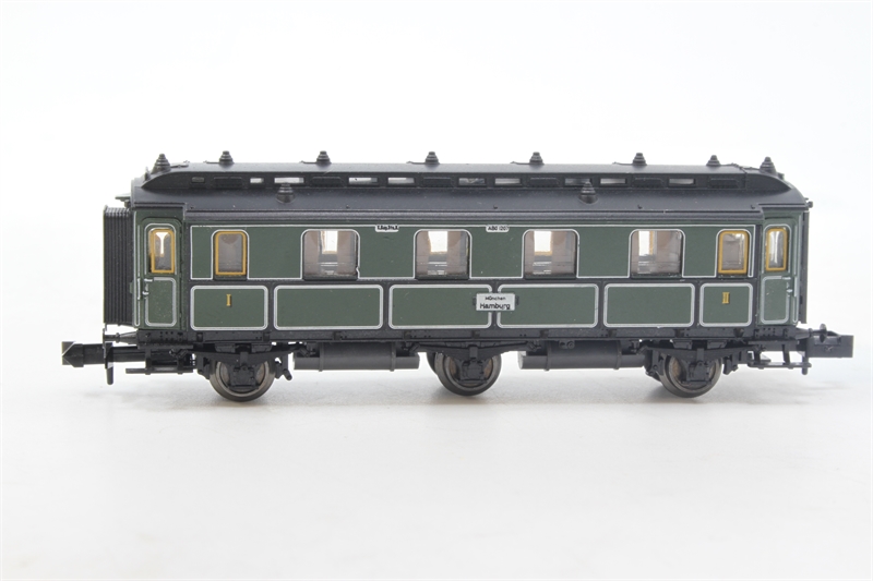 Minitrix 51-3160 type AB++ 1st/2nd class composite coach - Hattons