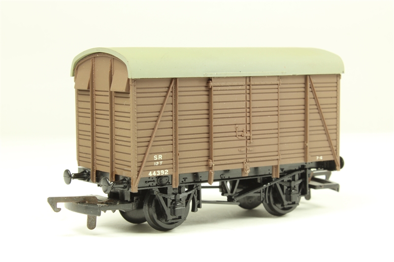 Airfix GMR (Great Model Railways) OO 12 ton Goods Van SR (1979)
