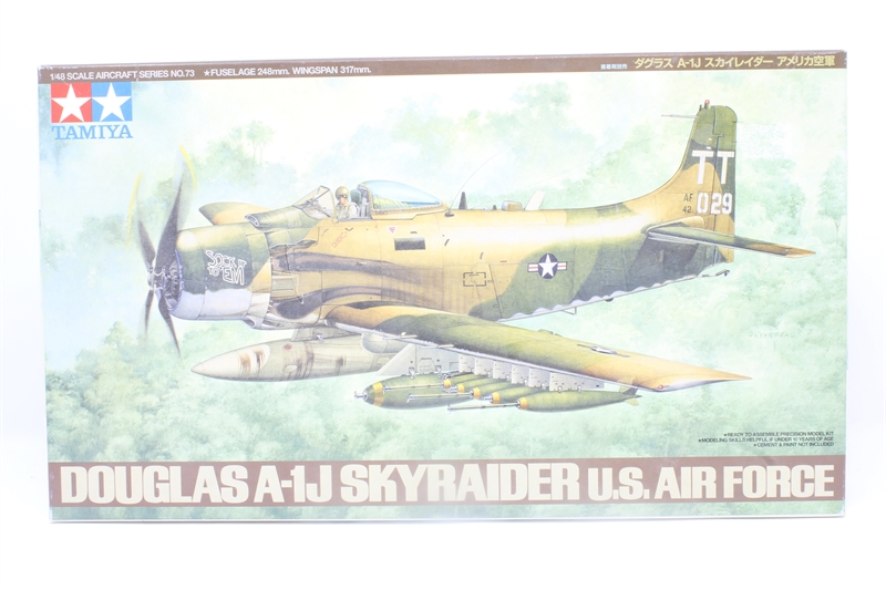 Kit Maquette Tamiya Douglas A-1J Skyraider US Air Force - Échelle 1/48, Plastique, Niveau Intermédiaire