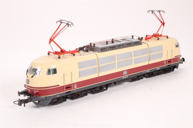 Roco 63748 BR103 of the German DB Railway, Epoch IV - Hattons
