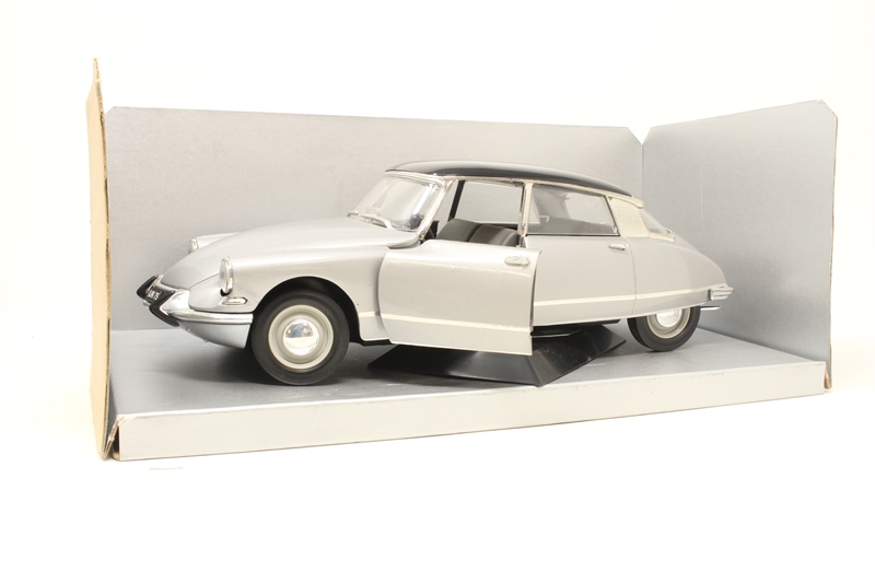 1/18 SOLIDO 1963 Prestige Citroen Ds 19, Reference 8033....Occasion... EUR 9,50 - FR