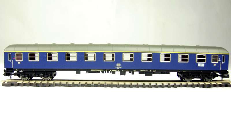 Fleischmann 8111 1st class express coach, type Aum203 of - Hattons