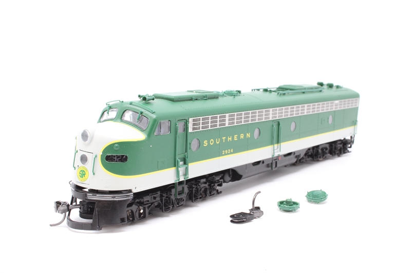 Proto 2000 8717PRO EMD E8/9 #2924 of the Southern Railroad - Hattons