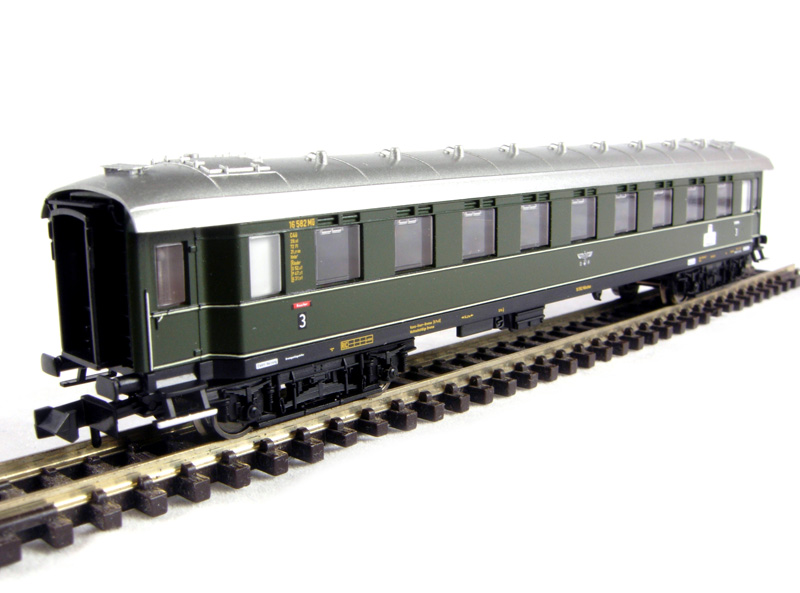 Fleischmann 878884 Class C4u-35 3rd class coach of the German DRG in