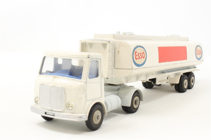 【美品】Dinky 945 AEC Esso タンクローリー 英国製 箱付 Dinky Toys 945Dinky AEC Fuel Tanker - 'Esso' - Hattons
