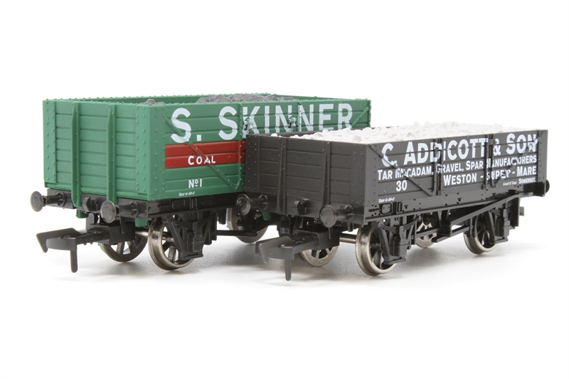 Dapol B000-ADDSKIN S Skinner 7 plank wagon and C Addicott & Son 4 plank
