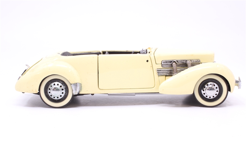 フランクリンミント　１９３７Cord 812 Phaeton Coupe 1937 Cord 812 Phaeton Coupe Convertible Yellow Franklin Mint 1:24