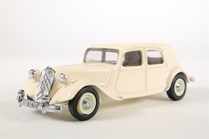DINKY TOYS(F), 9 vehicles in 1/43 scale, as is: - Citroën Traction