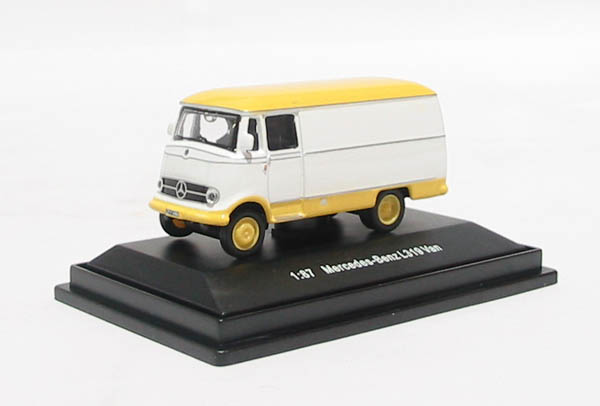 Gaugemaster GM300 Mercedes-Benz L319 van in white & yellow