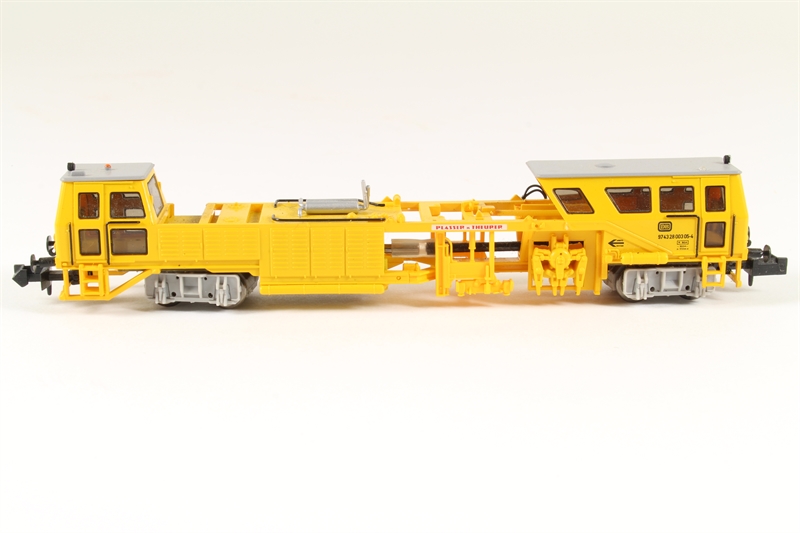 Hobbytrain (Lemke) H23500 Plasser & Theurer Tamping machine - yellow