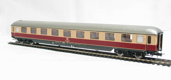 Lima HL4000 1st class 'Rheingold 1968' passenger coaches - Hattons