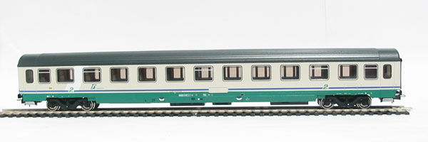 Rivarossi HR4008 Express train 1st class UIC-Z type coach of the 