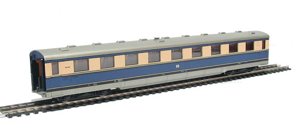 Liliput L112602 Class SVT137 3 car DMU 