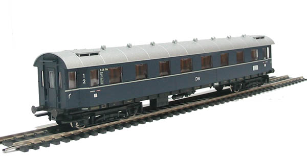 LILIPUT SBB RIC UIC-X cars A 1st class + Bm 2nd class green with old